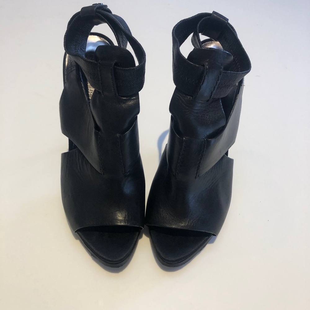 Guess by Marciano leather heels Sz 7